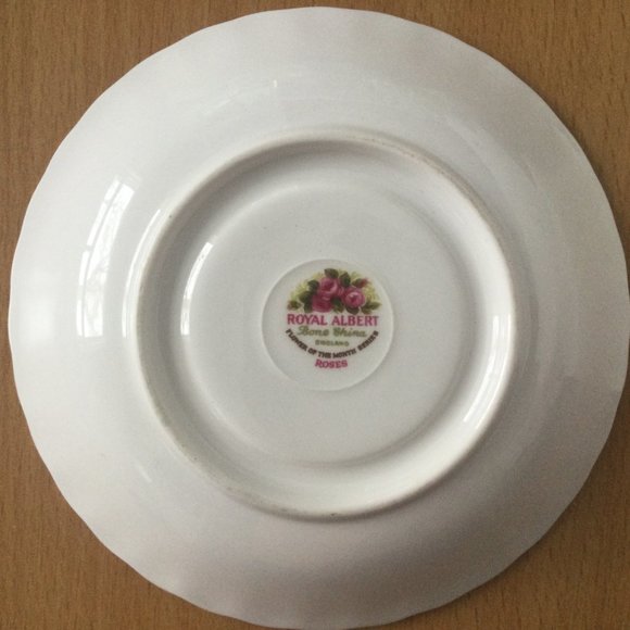 Royal Albert Flower of the Month Series - Roses set of two Saucers - Picture 4 of 6